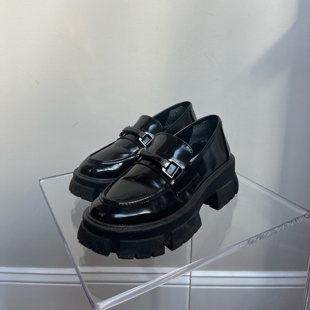 EUC Steve Madden black loafers